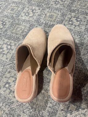 TOMS Women’s Suede Slip-On Mules in Beige